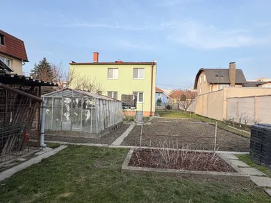 Na predaj 1-izbový dom, 160 m², Bratislava-Petržalka