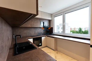 Na predaj 4-izbový byt, 74 m², Bratislava-Vrakuňa, Slatinská