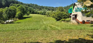 Na predaj pozemok, Nesluša
