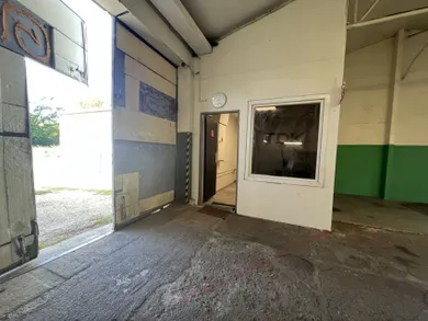 Na prenájom komerčné, 180 m², Komárno, Veľký Harčáš