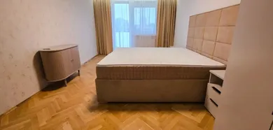 Na predaj 3-izbový byt, 91 m², Bratislava-Staré Mesto, Révová