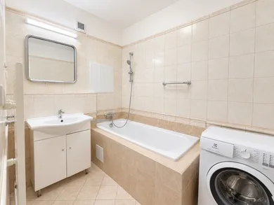 Na prenájom 3-izbový byt, 80 m², Bratislava-Staré Mesto, Čmeľovec
