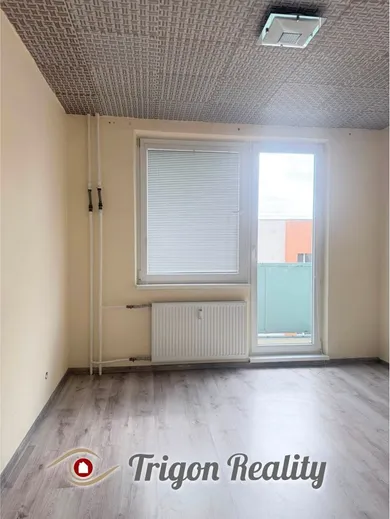Na predaj 4-izbový byt, 81 m², Komárno