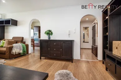 Na prenájom 3-izbový byt, 74 m², Bratislava-Petržalka, Markova