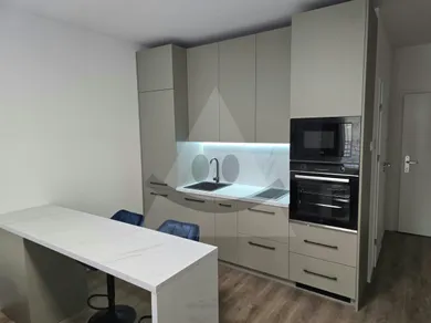 Mieszkania na wynajem, 1-pokojowe, Komárno · €450