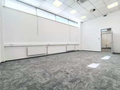 Kiadó kereskedelmi ingatlanok, Bratislava-Ružinov · €1078