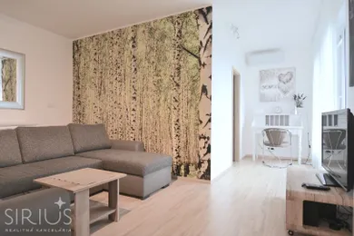 Na prenájom 2-izbový byt, 54 m², Bratislava-Petržalka, Antolská
