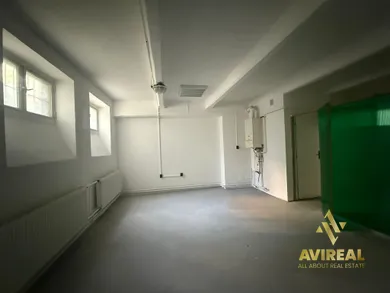 Na prenájom komerčné, 87 m², Bratislava-Staré Mesto, Grösslingova