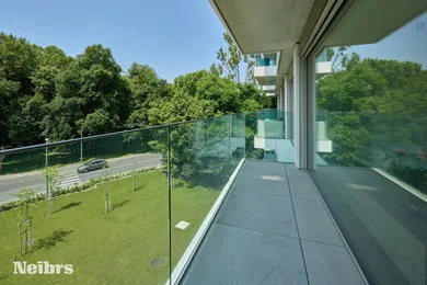 Na predaj 4-izbový byt, 100 m², Bratislava-Petržalka, Krasovského