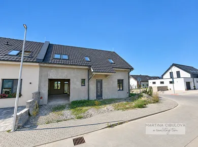 Na predaj 5-izbový dom, 180 m², Hronsek
