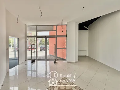 Na prenájom komerčné, 70 m², Nové Zámky, SNP