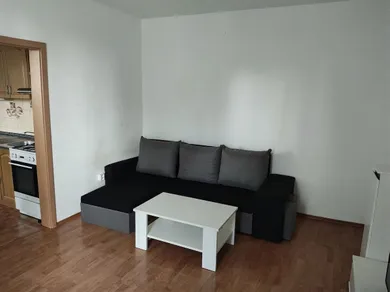 Kiadó lakások, 2-szobás, Senica · €500