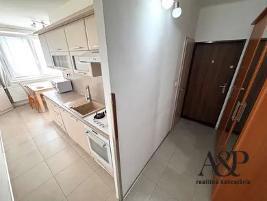 Na prenájom 2-izbový byt, 57 m², Senica, Robotnícka