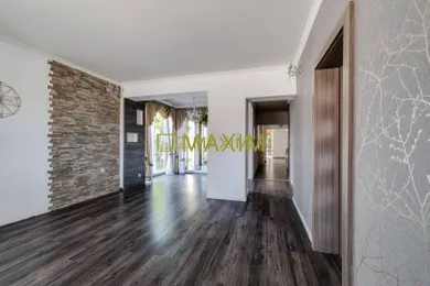 Na predaj 4-izbový dom, 270 m², Kostolište