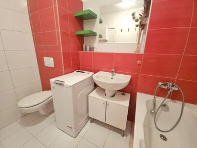 Na prenájom 2-izbový byt, 40 m², Bratislava-Ružinov, Nevädzová