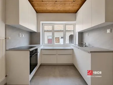 Byty na prenájom 2-izbový, Bratislava-Staré Mesto · €750