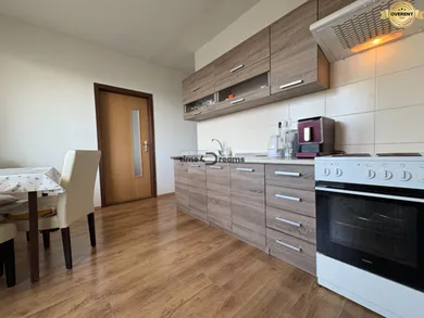 Na predaj 2-izbový byt, 66 m², Levice