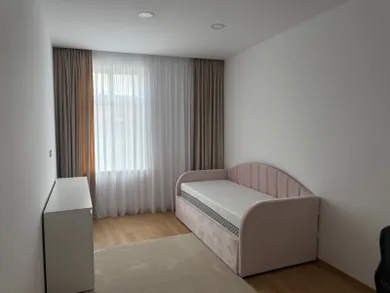Na prenájom 4-izbový byt, 102 m², Trnava, Štefánikova