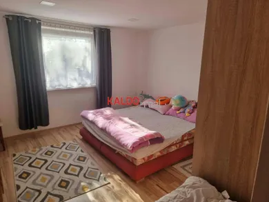 Na predaj 3-izbový dom, 384 m², Trstín