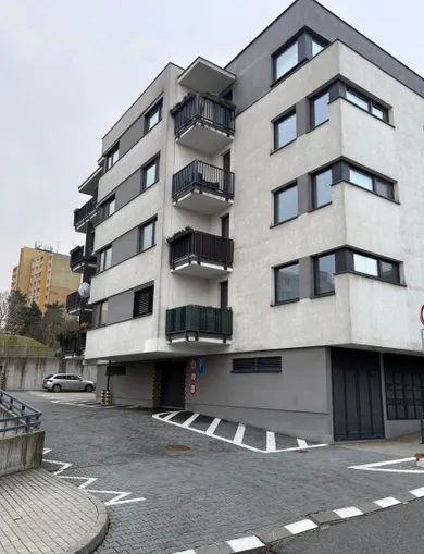Objekty na predaj, Bratislava-Dúbravka · €21 500