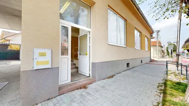 Na predaj komerčné, 50 m², Trnava, Štefana Moyzesa 11