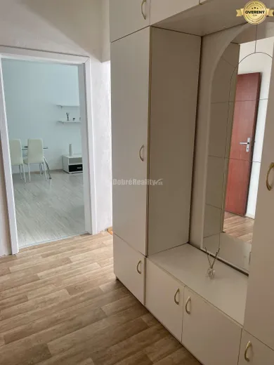 Na prenájom 1-izbový byt, 44 m², Levice, Palárikova 10