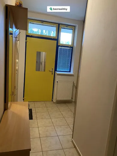 Na prenájom 1-izbový byt, 45 m², Bratislava-Petržalka