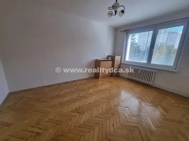 Na prenájom 1-izbový byt, 34 m², Dubnica nad Váhom, Centrum I.