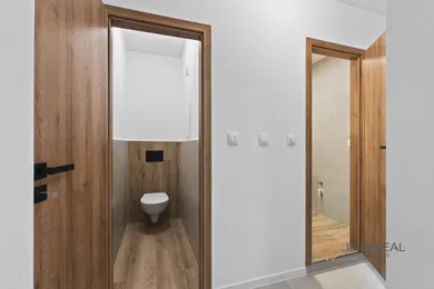 Na predaj 3-izbový byt, 72 m², Bratislava-Petržalka, Bulíkova