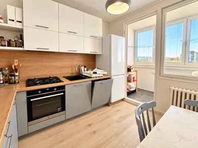 Na prenájom 4-izbový byt, 85 m², Bratislava-Petržalka, Jiráskova