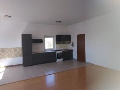 Квартири в оренду, 2-кімнатні, Piešťany · €500