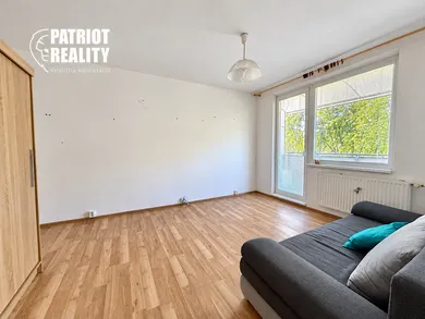 Na prenájom 1-izbový byt, 35 m², Levice, Perecká ul.