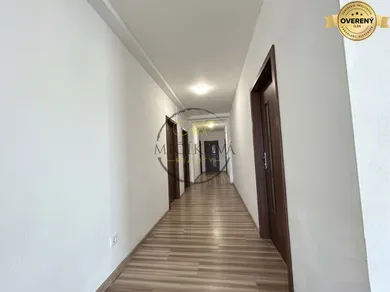 Na predaj komerčné, 53 m², Vráble, Štúrova