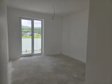Na predaj 2-izbový byt, 60 m², Banka