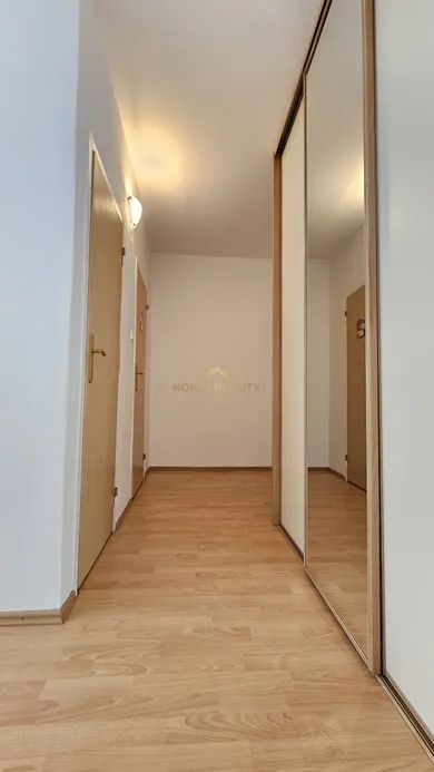Na predaj 1-izbový byt, 38 m², Bratislava-Dúbravka, Saratovská