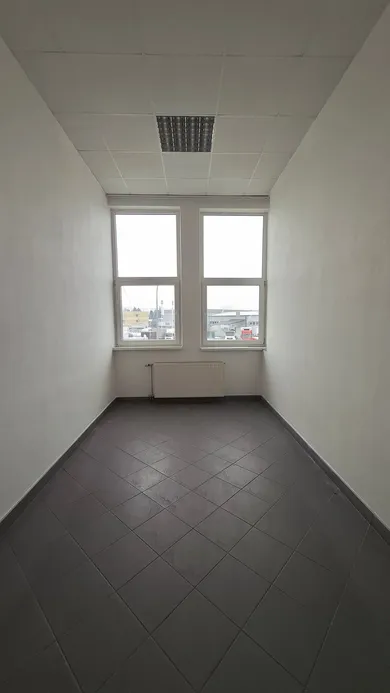 Na prenájom komerčné, 200 m², Žilina, Štrková