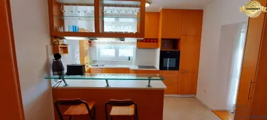 Na prenájom 3-izbový byt, 125 m², Bratislava-Staré Mesto, Nám. SNP
