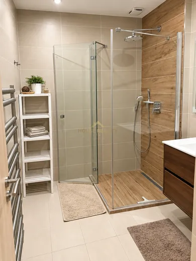 Na prenájom 2-izbový byt, 60 m², Bratislava-Petržalka, Antolská