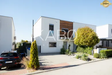 Domy na predaj 5-izbový, Nitrianske Hrnčiarovce · €379 900