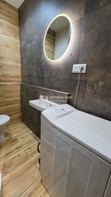 Mieszkania na wynajem, 1-pokojowe, Nové Zámky · €420