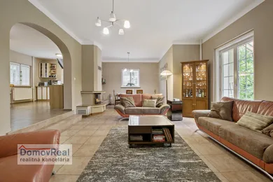 Domy na sprzedaż, 4-pokojowe, Holice · €399 900
