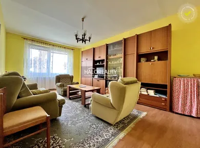 Na predaj 4-izbový byt, 82 m², Želiezovce, Slnečná
