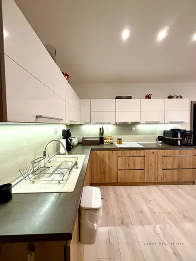 Kiadó lakások, 3-szobás, Banská Bystrica · €1000