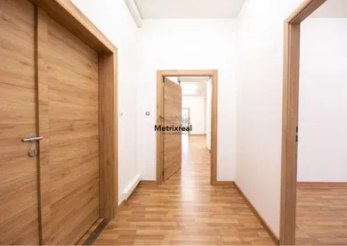 Na predaj komerčné, 117 m², Bratislava-Ružinov, Pestovateľská