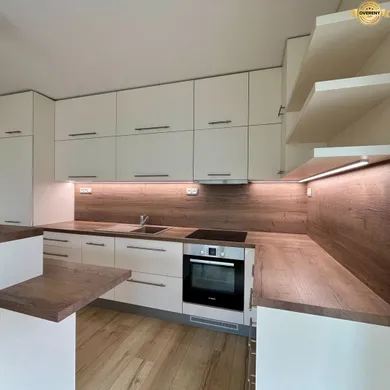 Na prenájom 3-izbový byt, 85 m², Bratislava-Nové Mesto, Račianska