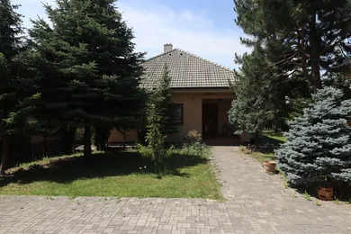 Na predaj 4-izbový dom, 250 m², Jalšové