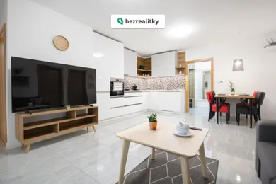 Apartments for rent, 3-room in Bratislava-Nové Mesto · €1,000