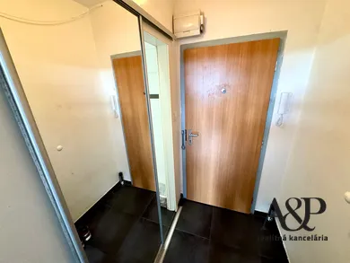 Na predaj 1-izbový byt, 37 m², Senica, J. Kráľa