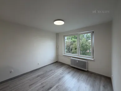 Na prenájom 1-izbový byt, 21 m², Dubnica nad Váhom, Pod kaštieľom