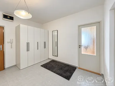 Na prenájom 3-izbový byt, 83 m², Trenčín, Soblahovská